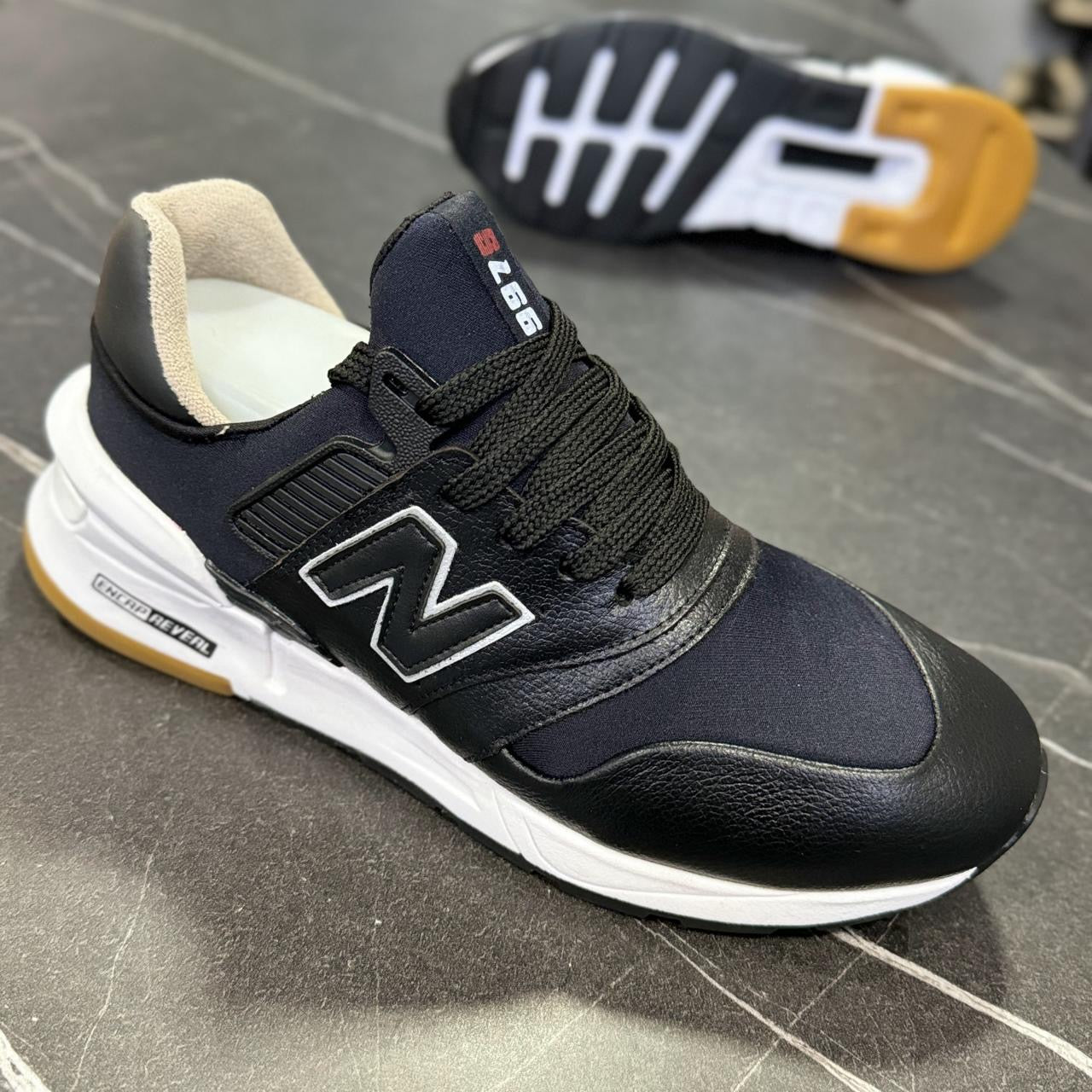 New Balance 997s Black - Zip Tênis