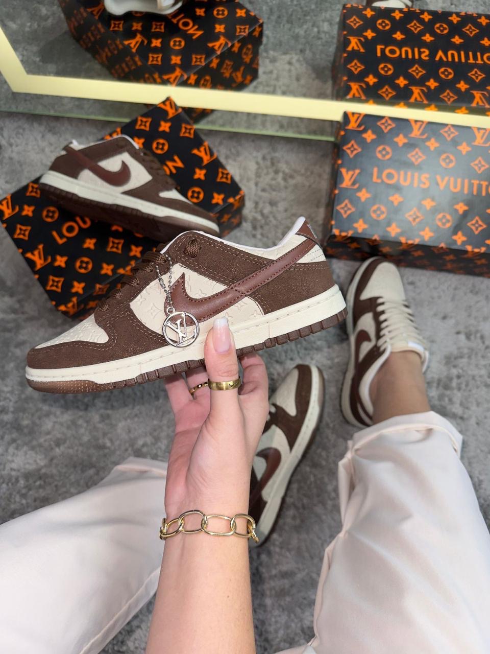 Sb Dunk Low Louis Vuitton - Zip Tênis